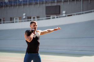 Entrenamiento de fuerza unilateral y la excitabilidad cortiocoespinal para una c...