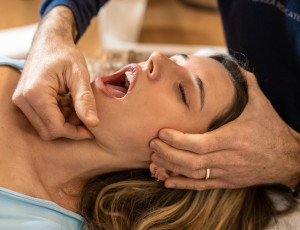 Tratamientos de fisioterapia para los trastornos temporomandibulares